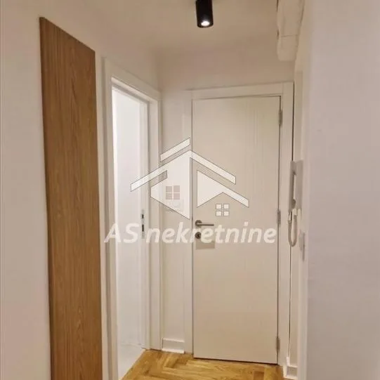 Trosoban stan za izdavanje, Francuska, Beograd, 40m², 850 €/mes