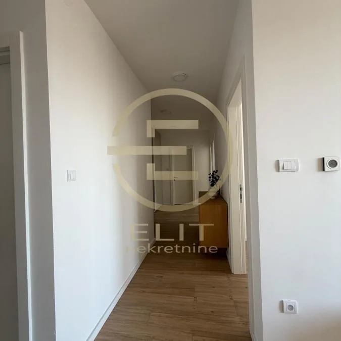 Stan Prodaja Novi Sad  74 m2