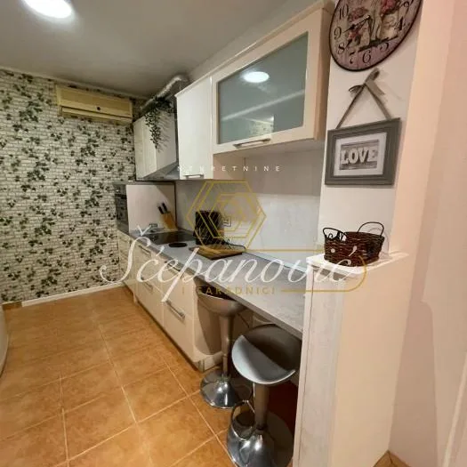 Stan Izdavanje Novi Sad  90 m2
