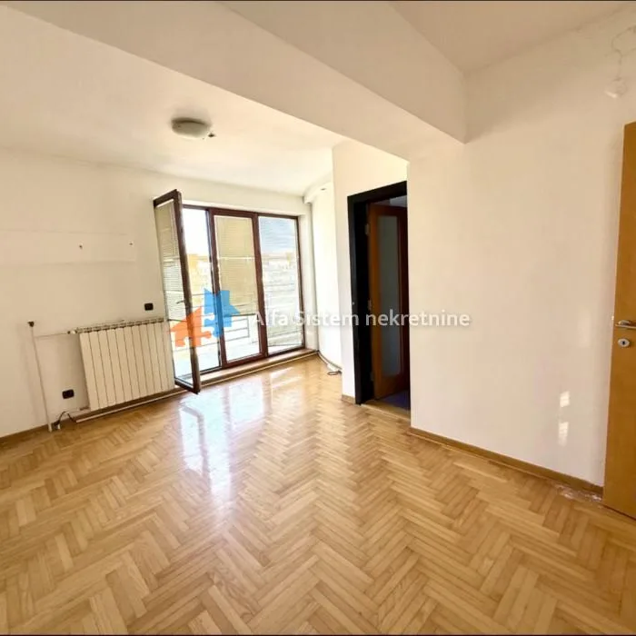 Stan Izdavanje Beograd Kalenić Pijaca 207 m2