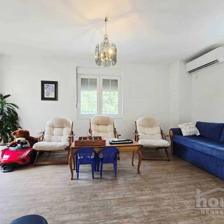 Kuća na prodaju, Čardak, Novi Sad, 244m², 1. sprat, 490.000 €