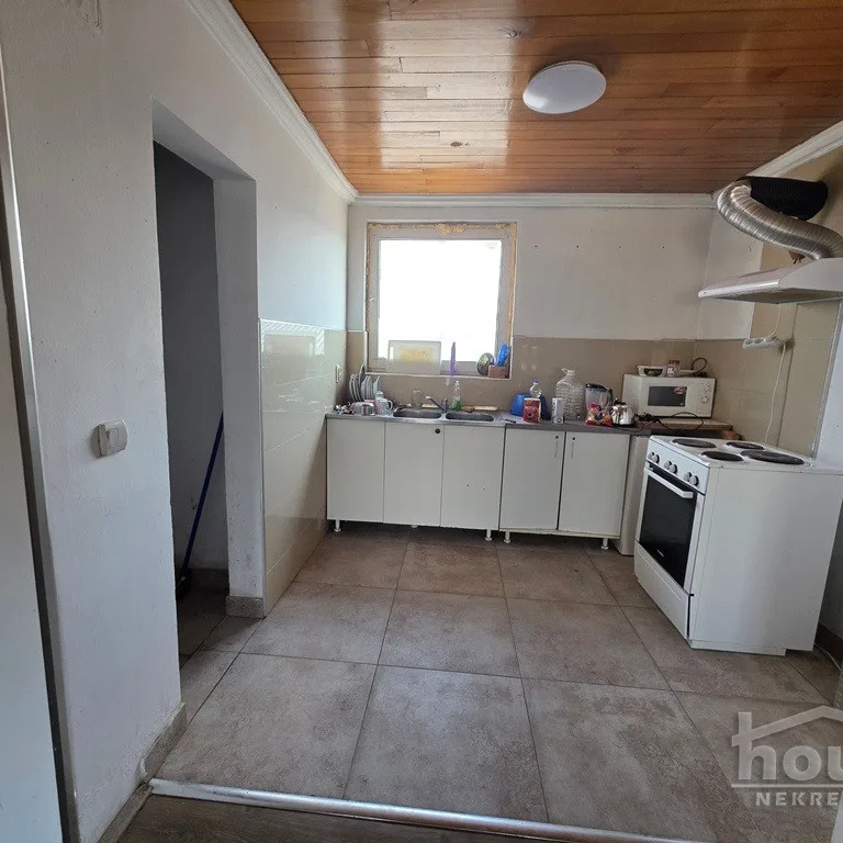 Lokal na prodaju, Beočin, 2040m², 951.000 €