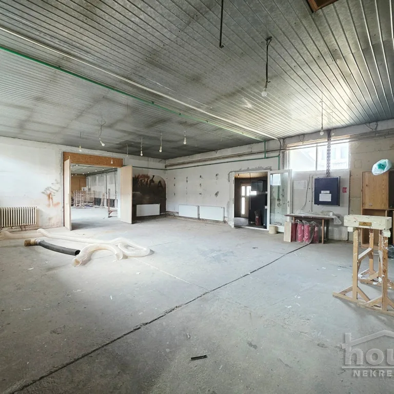 Lokal na prodaju, Beočin, 2040m², 951.000 €