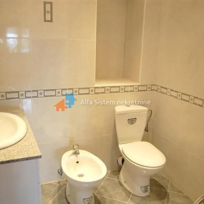Višesoban stan za izdavanje, Dedinje, Beograd, 300m², 1. sprat, 2.500 €/mes
