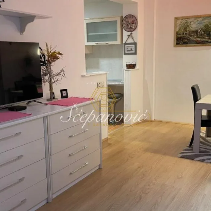 Trosoban stan za izdavanje, Rotkvarija, Novi Sad, 90m², 1.000 €/mes