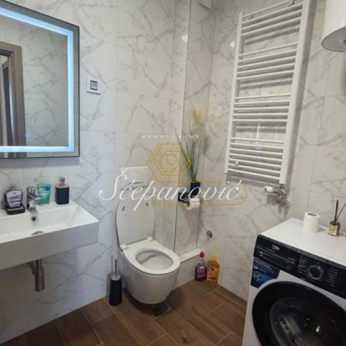 Trosoban stan za izdavanje, Salajka, Novi Sad, 68m², 2. sprat, 1.100 €/mes