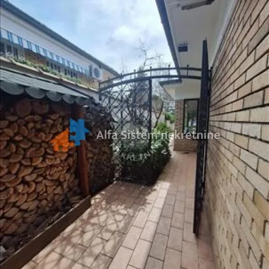 Kuća za izdavanje, Golf Naselje, Beograd, 300m², 4.000 €/mes