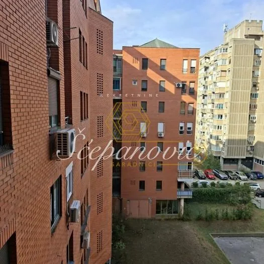 Trosoban stan za izdavanje, Bulevar Oslobođenja, Novi Sad, 88m², 650 €/mes