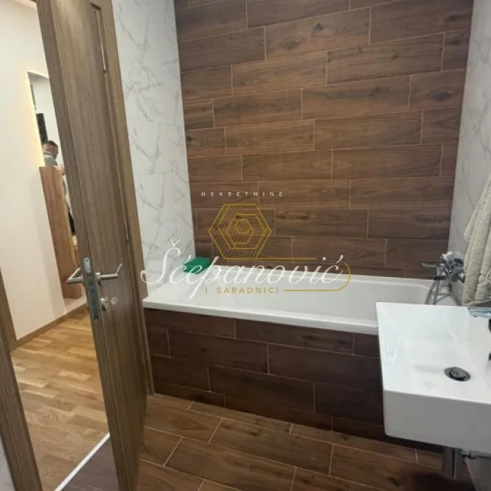 Trosoban stan za izdavanje, Salajka, Novi Sad, 68m², 2. sprat, 1.100 €/mes