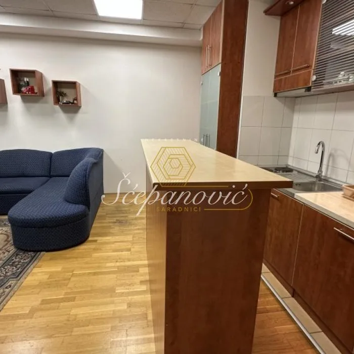 Lokal Izdavanje Novi Sad  37 m2