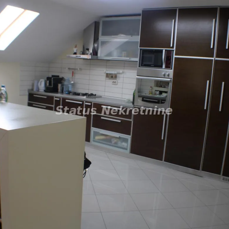 Lokal na prodaju, Beočin, 613m², 410.000 €