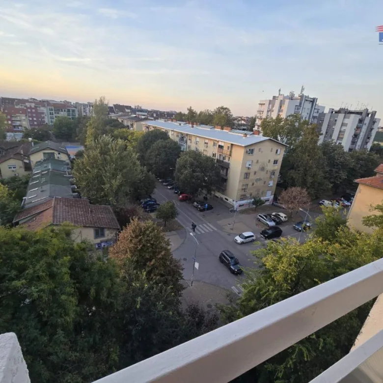 Trosoban stan za izdavanje, Grbavica, Novi Sad, 78m², 700 €/mes