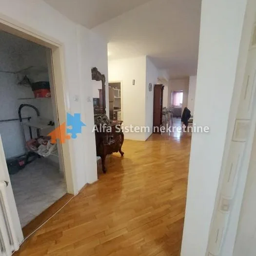 Četvorosoban stan za izdavanje, Banovo Brdo, Beograd, 140m², 1.100 €/mes