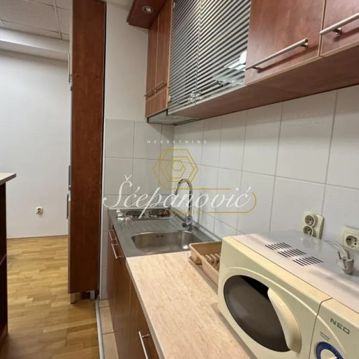 Lokal Izdavanje Novi Sad  37 m2