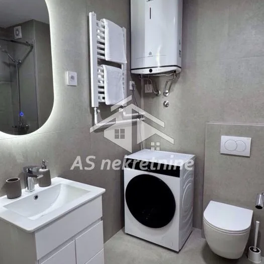 Trosoban stan za izdavanje, Autokomanda, Beograd, 73m², 1.300 €/mes