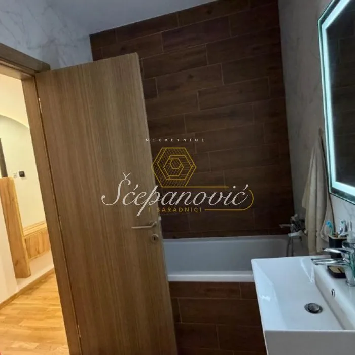 Trosoban stan za izdavanje, Salajka, Novi Sad, 68m², 2. sprat, 1.100 €/mes