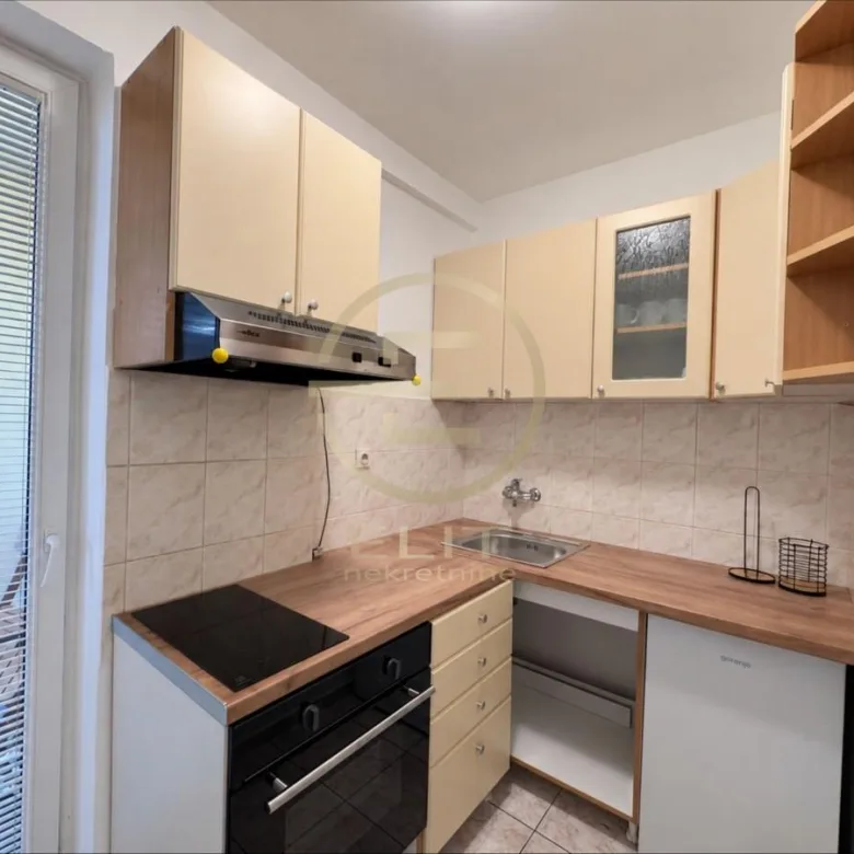 Stan Izdavanje Novi Sad  30 m2
