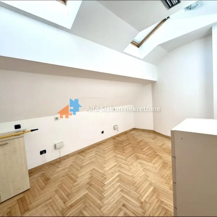 Stan Prodaja Beograd Kalenić Pijaca 208 m2
