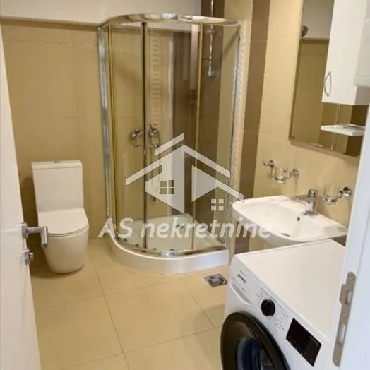 Četvorosoban stan za izdavanje, Beograd na Vodi, Beograd, 80m², 5. sprat, 1.850 €/mes