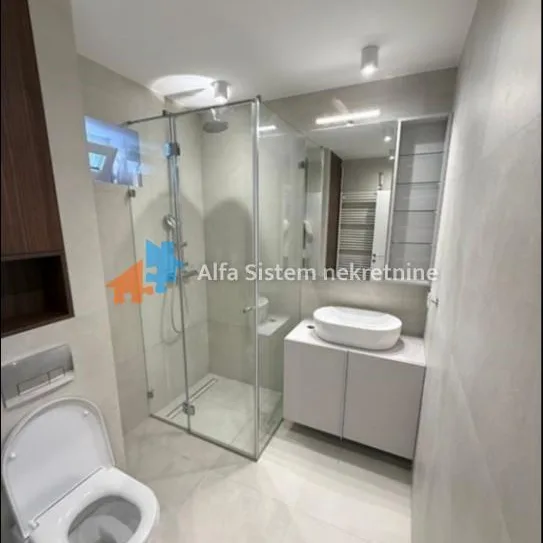Četvorosoban stan za izdavanje, Bežanijska Kosa 2, Beograd, 90m², 4. sprat, 2.000 €/mes