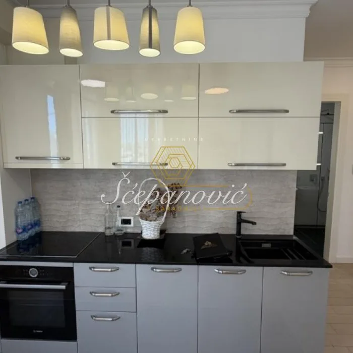 Trosoban stan za izdavanje, Centar, Novi Sad, 57m², 4. sprat, 1.000 €/mes