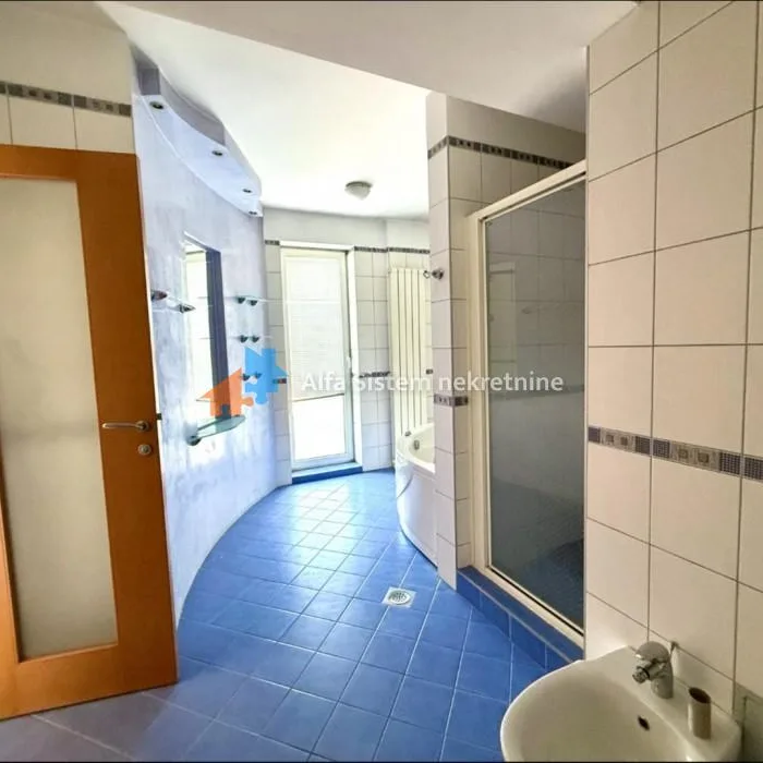 Višesoban stan za izdavanje, Kalenić Pijaca, Beograd, 207m², 2.200 €/mes