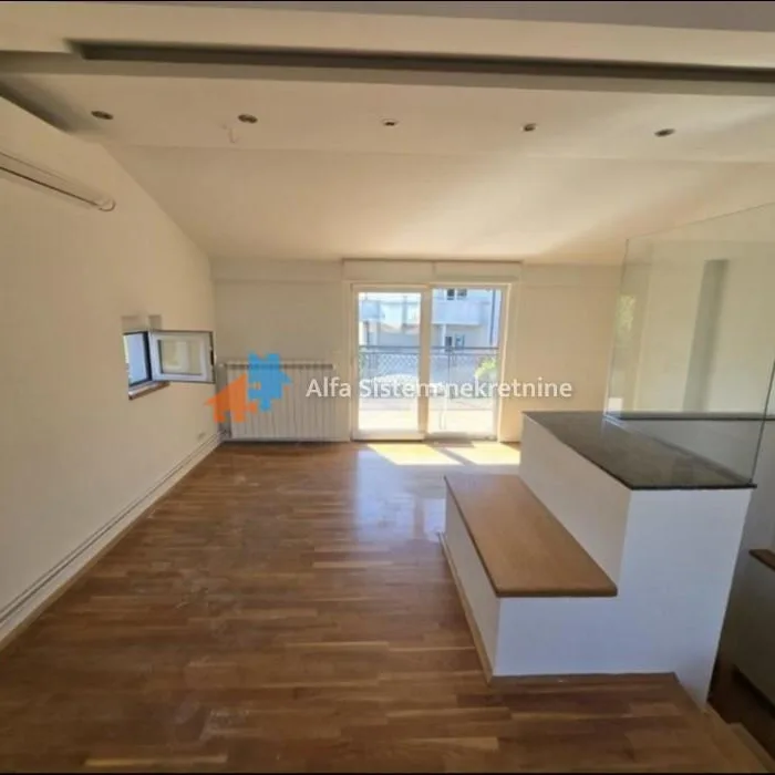 Kuća za izdavanje, Autokomanda, Beograd, 230m², 2.000 €/mes