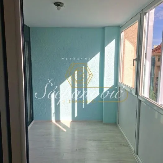 Trosoban stan za izdavanje, Bulevar Oslobođenja, Novi Sad, 88m², 650 €/mes