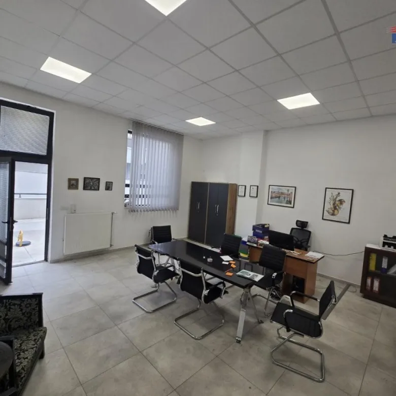 Lokal Izdavanje Novi Sad  86 m2