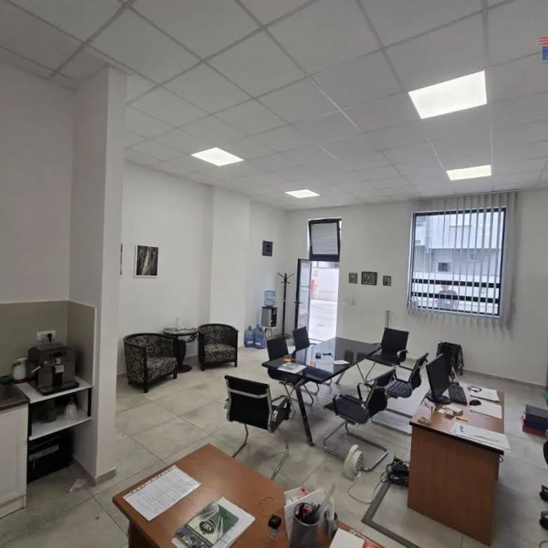 Lokal Izdavanje Novi Sad  86 m2