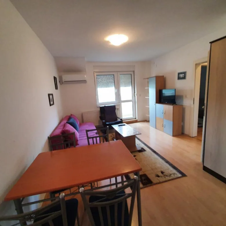 Stan Izdavanje Novi Sad  38 m2