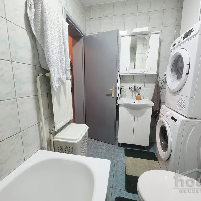 Trosoban stan na prodaju, Detelinara, Novi Sad, 56m², 5. sprat, 135.000 €