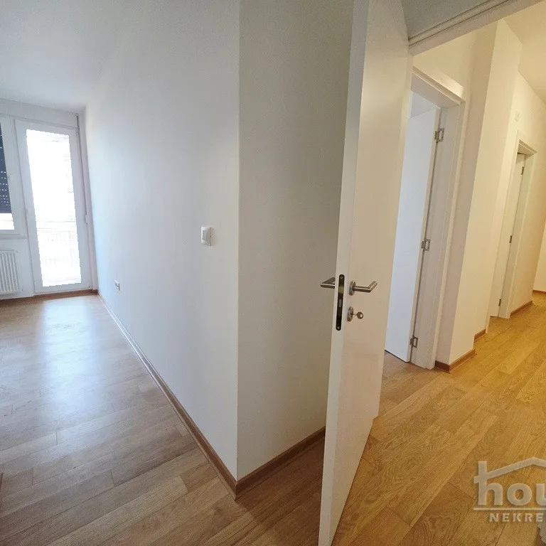 Četvorosoban stan na prodaju, Podbara, Novi Sad, 104m², 6. sprat, 303.770 €