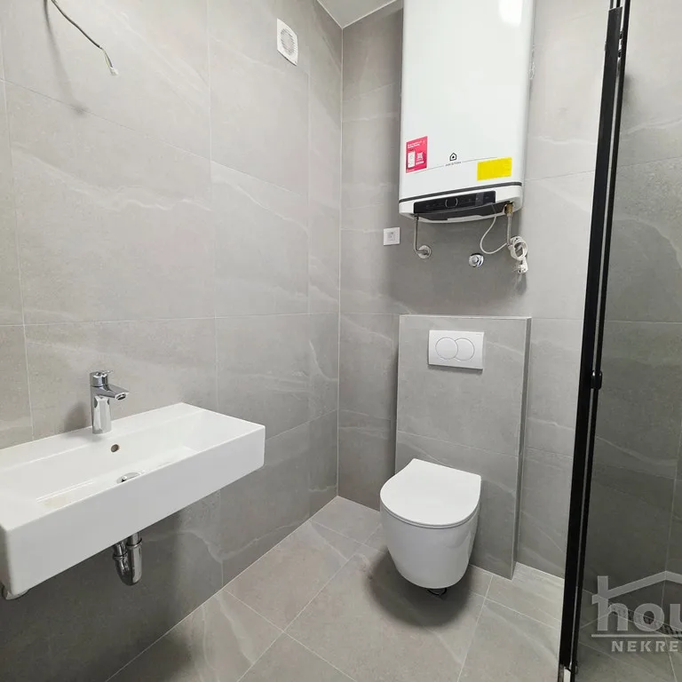 Četvorosoban stan na prodaju, Podbara, Novi Sad, 104m², 6. sprat, 303.770 €