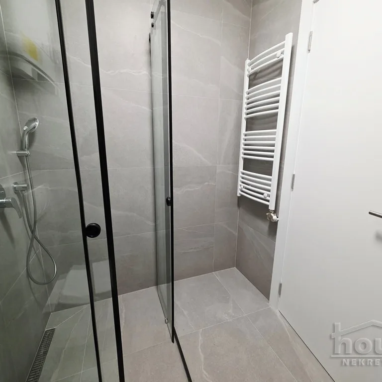 Četvorosoban stan na prodaju, Podbara, Novi Sad, 104m², 6. sprat, 303.770 €