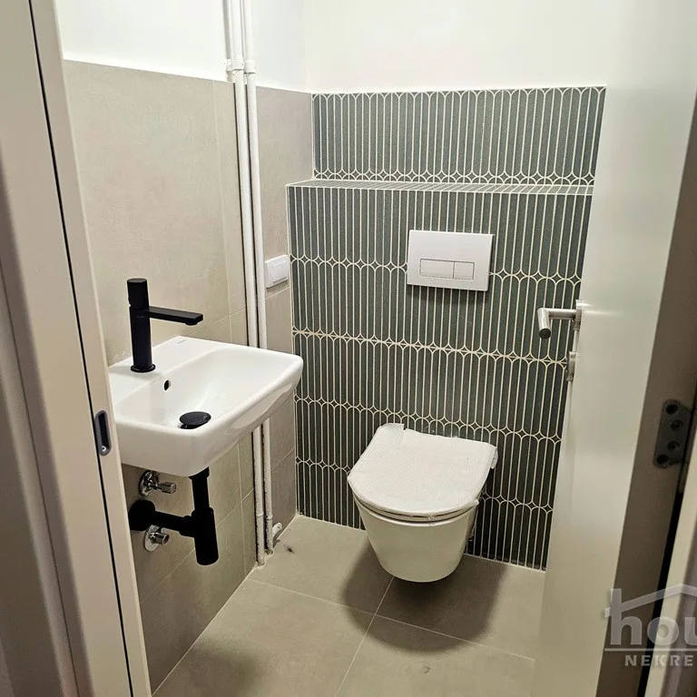 Četvorosoban stan na prodaju, Železnička Stanica, Novi Sad, 99m², 1. sprat, 269.000 €