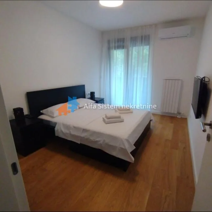 Trosoban stan za izdavanje, Trošarina, Beograd, 88m², 1.300 €/mes