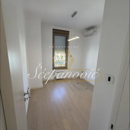 Stan Izdavanje Novi Sad  57 m2