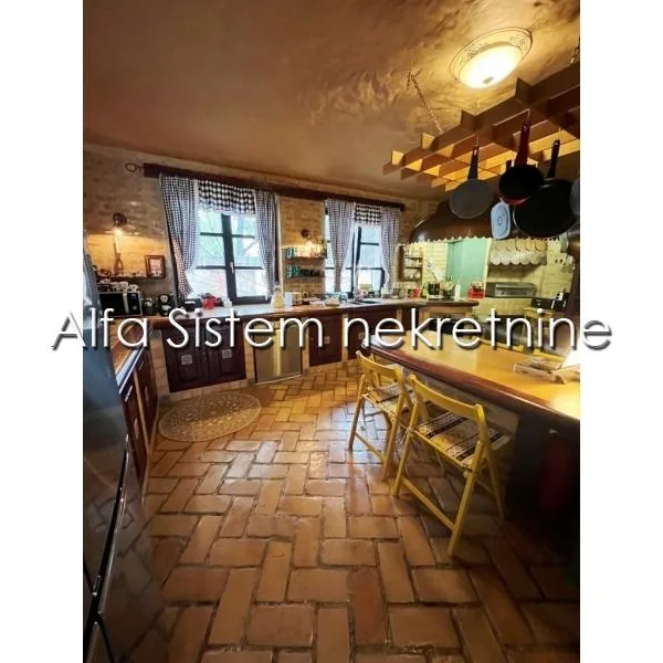 Kuća za izdavanje, Banjica, Beograd, 360m², 4.000 €/mes