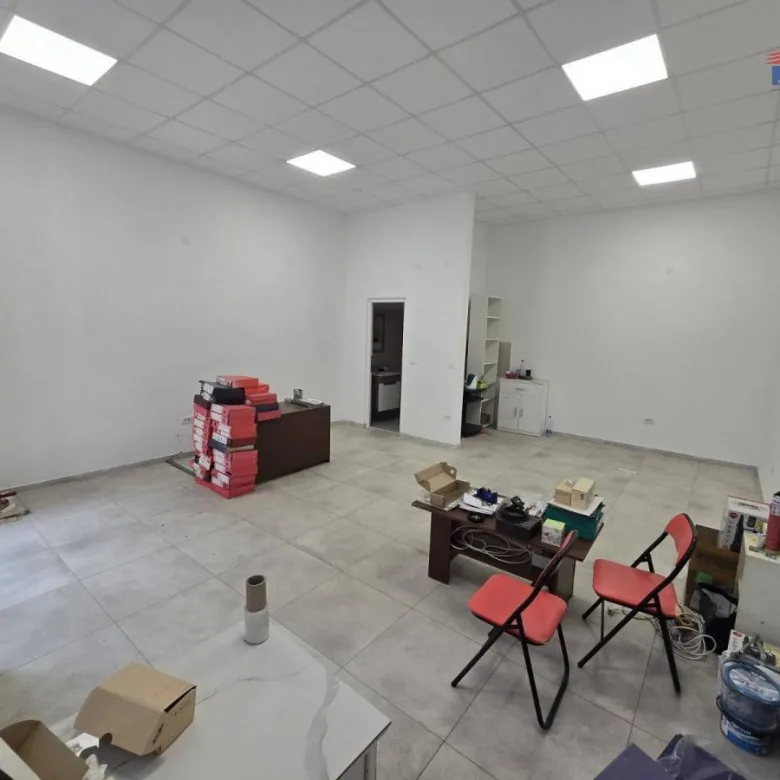 Lokal Izdavanje Novi Sad  86 m2