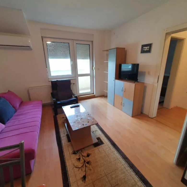Stan Izdavanje Novi Sad  38 m2