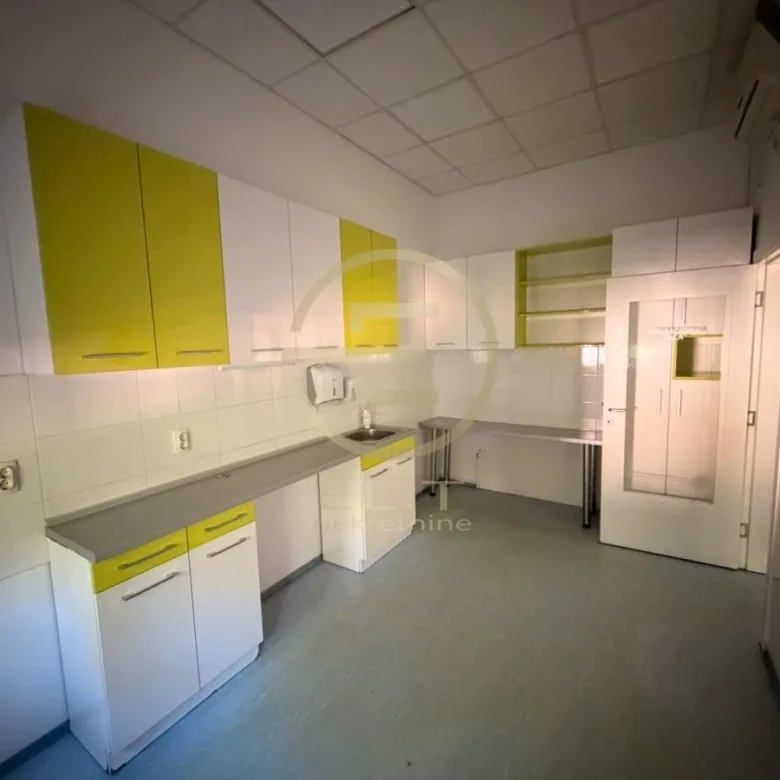 Lokal Izdavanje Novi Sad Socijalno 150 m2