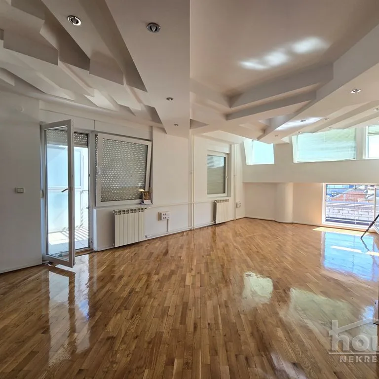 Stan Prodaja Novi Sad  216 m2