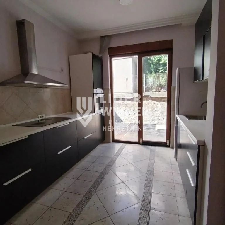 Kuća Izdavanje Beograd Lekino Brdo 500 m2