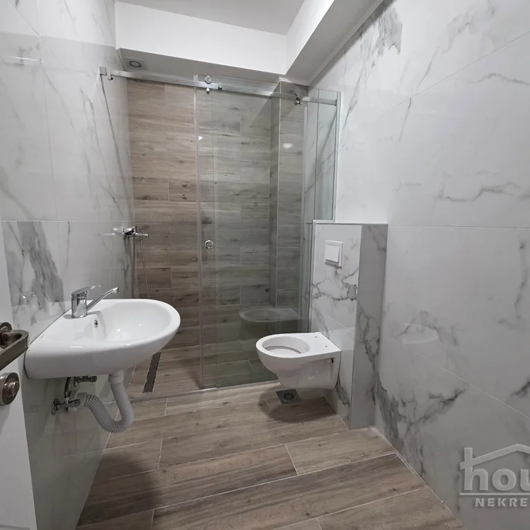 Četvorosoban stan na prodaju, Petrovaradin, Novi Sad, 89m², 1. sprat, 178.000 €