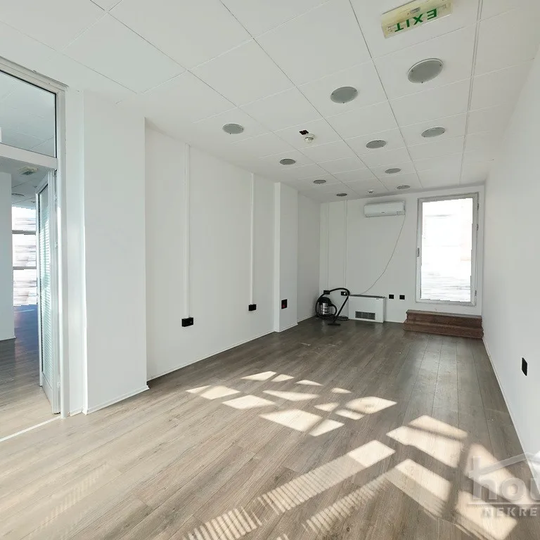 Lokal Izdavanje Novi Sad  352 m2