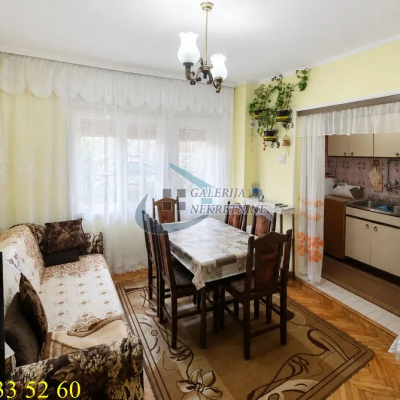 Kuća na prodaju, Centar, Inđija, 240m², 140.000 €
