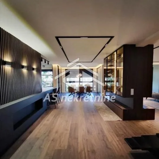 Četvorosoban stan za izdavanje, Kalenić Pijaca, Beograd, 200m², 3.000 €/mes