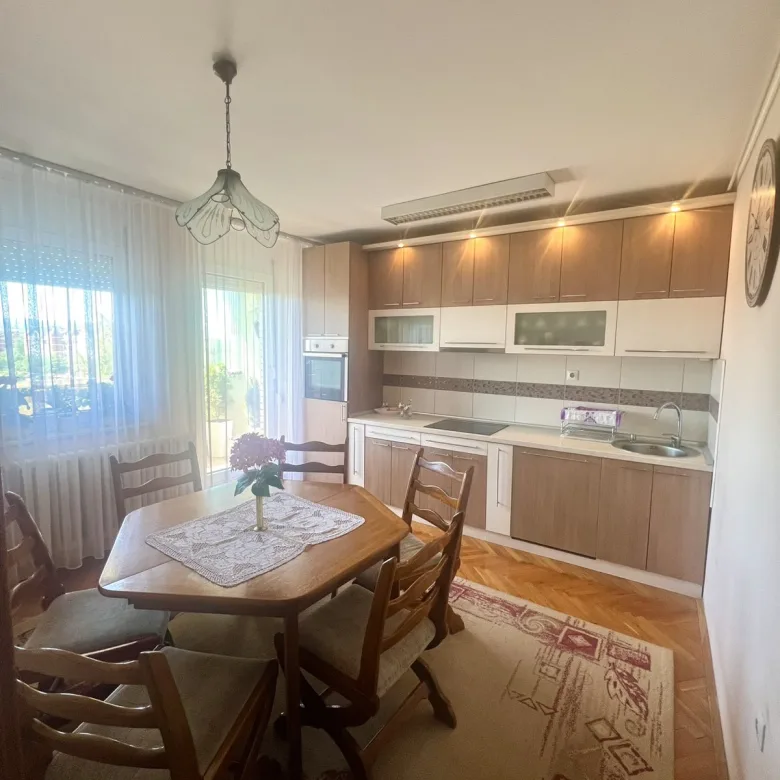 Četvorosoban stan na prodaju, Savina, Novi Sad, 100m², 4. sprat, 180.000 €