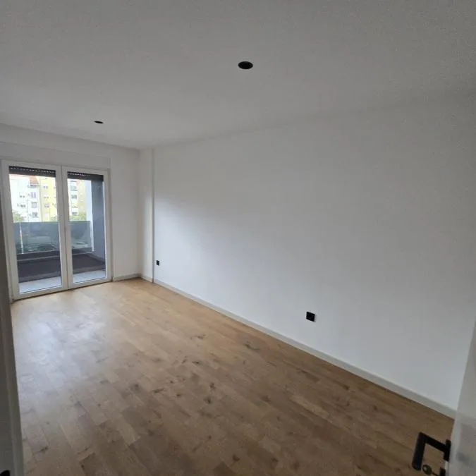 Lokal Izdavanje Novi Sad  221 m2